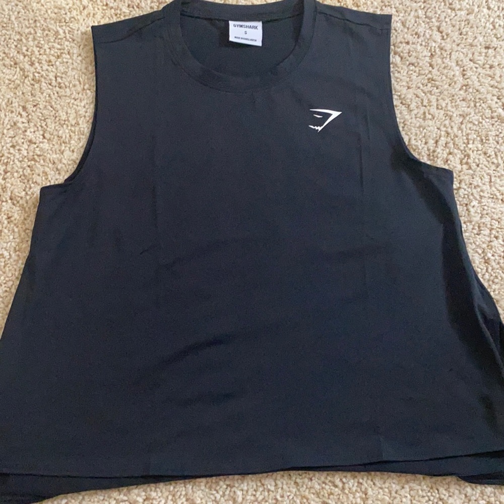 Gym shark tank top with side slits at bottom